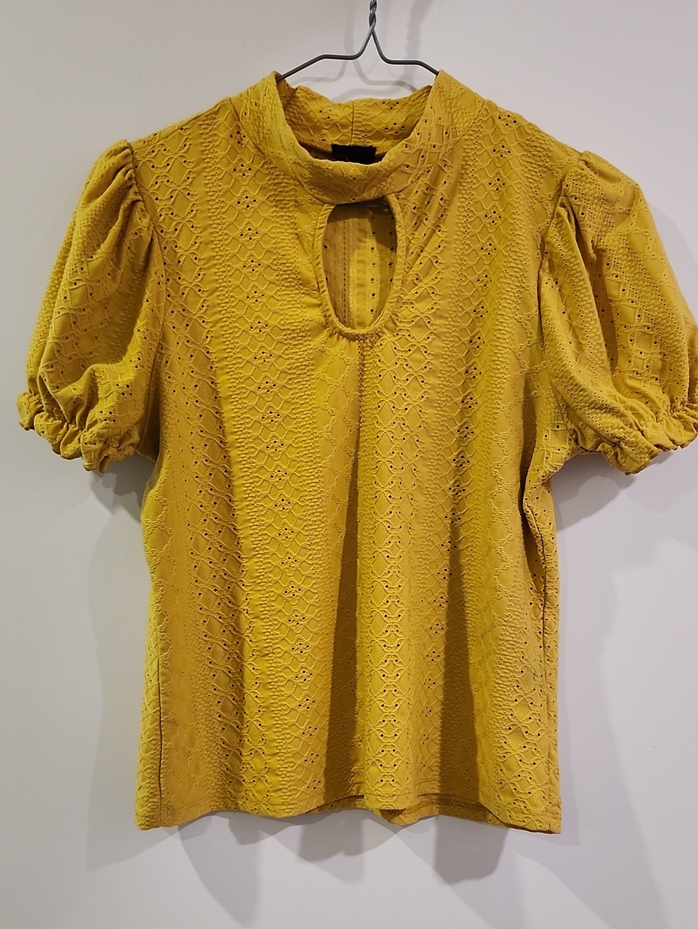 P2P 17" W5 Mustard Yellow Eyelet Keyhole Puff Sleeve Blouse